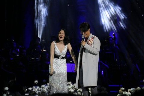 Đêm Romance và Hà Anh Tuấn lộn xộn thơm má Mỹ Tâm 4 lần - Ảnh 4. Đêm Romance và Hà Anh Tuấn lộn xộn thơm má Mỹ Tâm 4 lần - Ảnh 4.