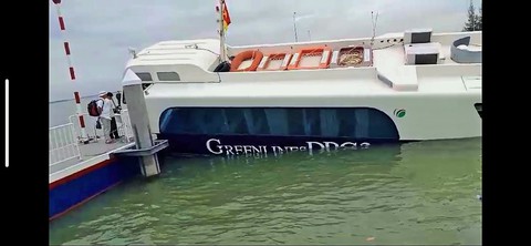 Chìm tàu cao tốc tuyến Vũng Tàu - Cần Giờ - TP.HCM - Ảnh 1. Chìm tàu cao tốc tuyến Vũng Tàu - Cần Giờ - TP.HCM - Ảnh 1.