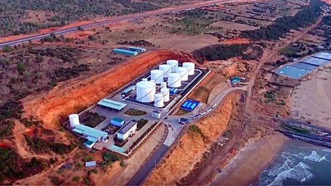 Hải quan tiếp tay đường dây buôn lậu xăng dầu ngàn tỉ - Ảnh 3. Hải quan tiếp tay đường dây buôn lậu xăng dầu ngàn tỉ - Ảnh 3.