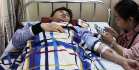 Bố bệnh nhân hành hung bác sĩ bệnh viện đa khoa Hà Tĩnh - Ảnh 1. Bố bệnh nhân hành hung bác sĩ bệnh viện đa khoa Hà Tĩnh - Ảnh 1.