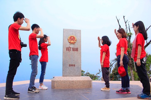 Chinh phục cực Tây Tổ quốc: đến nơi một con gà gáy ba nước cùng nghe - Ảnh 6. Chinh phục cực Tây Tổ quốc: đến nơi một con gà gáy ba nước cùng nghe - Ảnh 6.