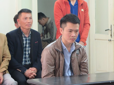 Cựu cán bộ công an phạm tội lừa đảo liên tục khóc ở tòa - Ảnh 1. Cựu cán bộ công an phạm tội lừa đảo liên tục khóc ở tòa - Ảnh 1.