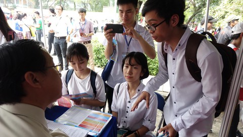 Đến ngày hội tư vấn xét tuyển, thí sinh nên mang theo gì? - Ảnh 1. Đến ngày hội tư vấn xét tuyển, thí sinh nên mang theo gì? - Ảnh 1.