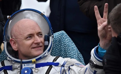 Cậu học trò dở ẹc thành phi hành gia ISS ra sao? - Ảnh 1. Cậu học trò dở ẹc thành phi hành gia ISS ra sao? - Ảnh 1.