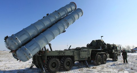 Nga khởi động hệ thống tên lửa phòng không S-400 ở Syria - Ảnh 1. Nga khởi động hệ thống tên lửa phòng không S-400 ở Syria - Ảnh 1.