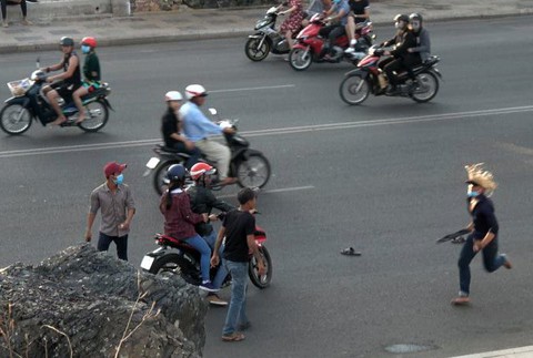 Thành ủy Vũng Tàu: Xử nghiêm nhân viên bãi xe rượt đánh khách - Ảnh 2. Thành ủy Vũng Tàu: Xử nghiêm nhân viên bãi xe rượt đánh khách - Ảnh 2.