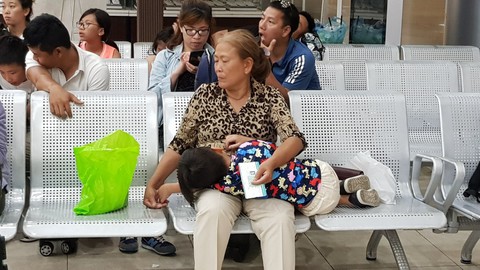 Hành khách bất bình vì Vietnam Airlines nhường ghế cho khách ưu tiên - Ảnh 4. Hành khách bất bình vì Vietnam Airlines nhường ghế cho khách ưu tiên - Ảnh 4.