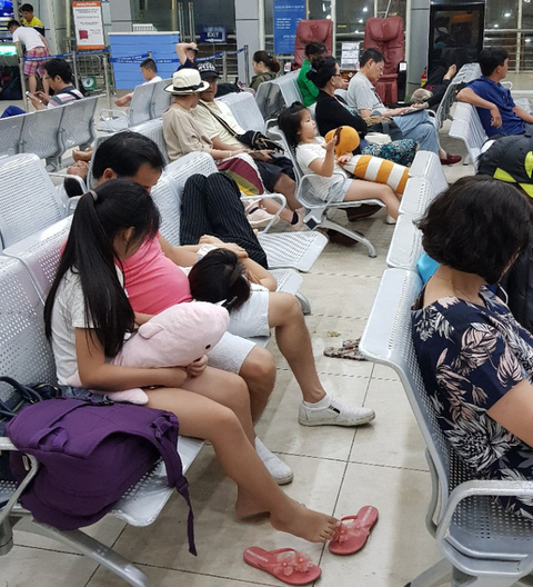 Hành khách bất bình vì Vietnam Airlines nhường ghế cho khách ưu tiên - Ảnh 5. Hành khách bất bình vì Vietnam Airlines nhường ghế cho khách ưu tiên - Ảnh 5.