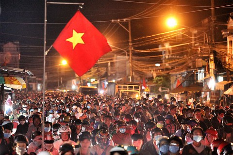 Các cửa ngõ vô Sài Gòn nóng dần ngày nghỉ lễ cuối - Ảnh 1. Các cửa ngõ vô Sài Gòn nóng dần ngày nghỉ lễ cuối - Ảnh 1.
