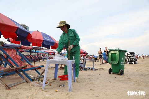 Bãi biển bẩn, do chúng ta đấy chứ - Ảnh 3. Bãi biển bẩn, do chúng ta đấy chứ - Ảnh 3.