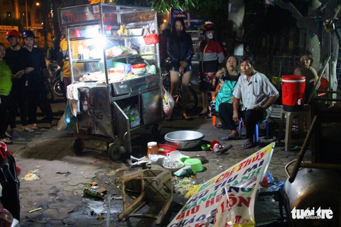Truy tìm tài xế ôtô tông 6 người cùng gia đình rồi bỏ trốn - Ảnh 2. Truy tìm tài xế ôtô tông 6 người cùng gia đình rồi bỏ trốn - Ảnh 2.
