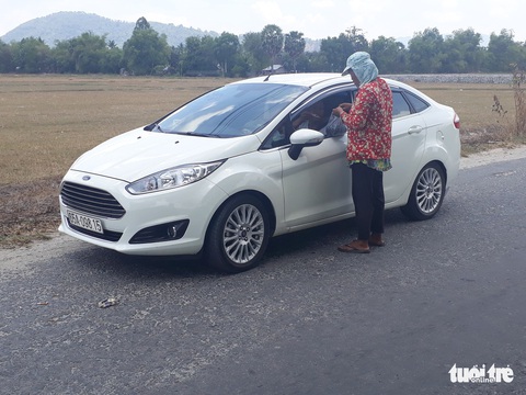 Trúng mùa, bà con Bảy Núi vui vẻ bán trâm, trường mỏi tay - Ảnh 4. Trúng mùa, bà con Bảy Núi vui vẻ bán trâm, trường mỏi tay - Ảnh 4.