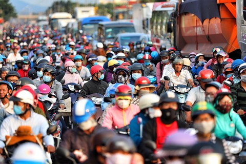 Các cửa ngõ vô Sài Gòn nóng dần ngày nghỉ lễ cuối - Ảnh 4. Các cửa ngõ vô Sài Gòn nóng dần ngày nghỉ lễ cuối - Ảnh 4.