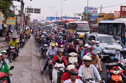 Các cửa ngõ vô Sài Gòn nóng dần ngày nghỉ lễ cuối - Ảnh 15. Các cửa ngõ vô Sài Gòn nóng dần ngày nghỉ lễ cuối - Ảnh 15.