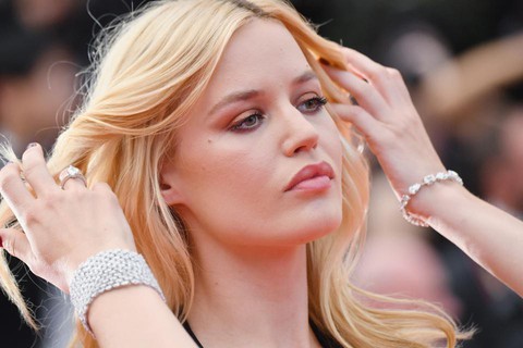 Cành Cọ Vàng 24 carat và 71 bộ nữ trang cho Cannes lần thứ 71 - Ảnh 6. Cành Cọ Vàng 24 carat và 71 bộ nữ trang cho Cannes lần thứ 71 - Ảnh 6.