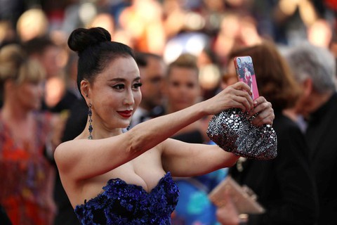 Dàn người đẹp vô danh và phản cảm trên thảm đỏ Cannes - Ảnh 5. Dàn người đẹp vô danh và phản cảm trên thảm đỏ Cannes - Ảnh 5.