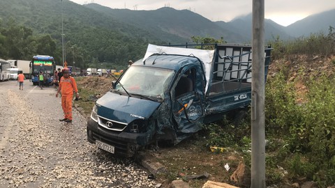 Xe liên tục đâm va trên đường vào phía nam hầm Hải Vân - Ảnh 6. Xe liên tục đâm va trên đường vào phía nam hầm Hải Vân - Ảnh 6.