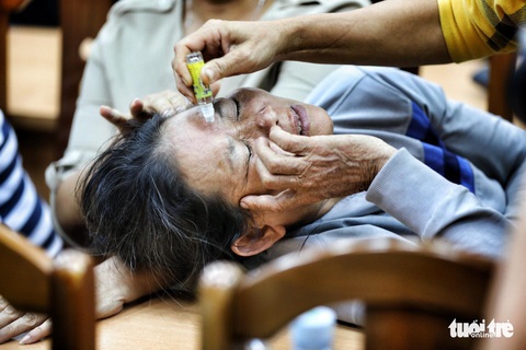 Dân Thủ Thiêm rơi nước mắt kiến nghị với đại biểu Quốc hội - Ảnh 8. Dân Thủ Thiêm rơi nước mắt kiến nghị với đại biểu Quốc hội - Ảnh 8.