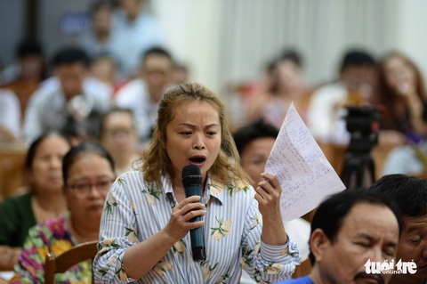 Dân Thủ Thiêm rơi nước mắt kiến nghị với đại biểu Quốc hội - Ảnh 4. Dân Thủ Thiêm rơi nước mắt kiến nghị với đại biểu Quốc hội - Ảnh 4.