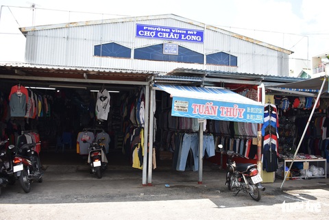 Tiểu thương dậy sóng vì Châu Đốc muốn xóa chợ sida - Ảnh 1. Tiểu thương dậy sóng vì Châu Đốc muốn xóa chợ sida - Ảnh 1.
