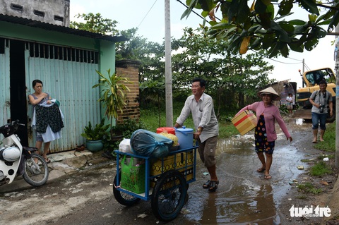 Dân Thủ Thiêm rơi nước mắt kiến nghị với đại biểu Quốc hội - Ảnh 14. Dân Thủ Thiêm rơi nước mắt kiến nghị với đại biểu Quốc hội - Ảnh 14.