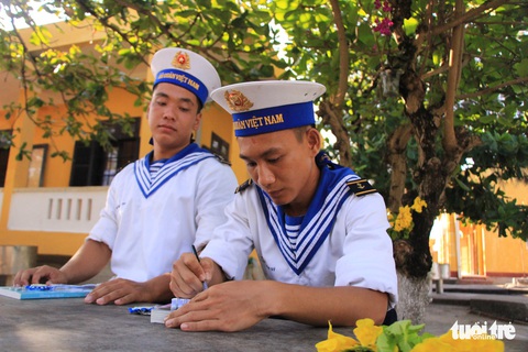 Câu chuyện nơi đầu sóng ngọn gió Trường Sa - Ảnh 8. Câu chuyện nơi đầu sóng ngọn gió Trường Sa - Ảnh 8.