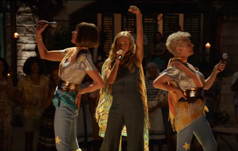 Cher và Meryl Streep tái hợp với Mamma Mia: Here We Go Again - Ảnh 4. Cher và Meryl Streep tái hợp với Mamma Mia: Here We Go Again - Ảnh 4.