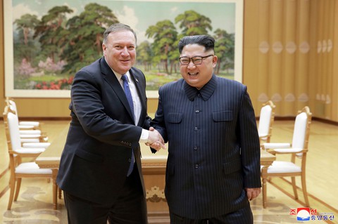Ông Trump sẽ đích thân đón 3 tù nhân Mỹ được Triều Tiên thả - Ảnh 1. Ông Trump sẽ đích thân đón 3 tù nhân Mỹ được Triều Tiên thả - Ảnh 1.
