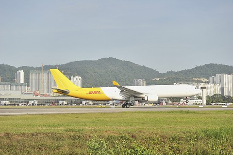 DHL Express ra mắt máy bay A330-300 phục vụ thị trường Châu Á - Ảnh 1. DHL Express ra mắt máy bay A330-300 phục vụ thị trường Châu Á - Ảnh 1.