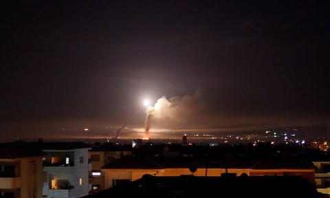 Israel và Iran đấu pháo và tên lửa dữ dội trên lãnh thổ Syria - Ảnh 1. Israel và Iran đấu pháo và tên lửa dữ dội trên lãnh thổ Syria - Ảnh 1.
