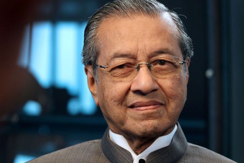 Tân thủ tướng Malaysia Mahathir Mohamad 92 tuổi nhậm chức - Ảnh 2. Tân thủ tướng Malaysia Mahathir Mohamad 92 tuổi nhậm chức - Ảnh 2.