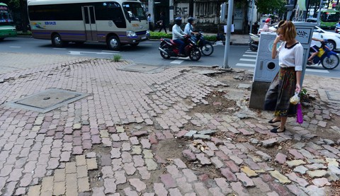 Vỉa hè Sài Gòn - sống chết mặc bây! - Ảnh 3. Vỉa hè Sài Gòn - sống chết mặc bây! - Ảnh 3.