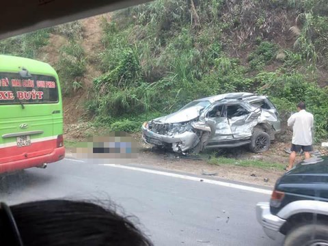 Tai nạn liên hoàn trên đường Sơn La - Hà Nội, 1 người chết - Ảnh 3. Tai nạn liên hoàn trên đường Sơn La - Hà Nội, 1 người chết - Ảnh 3.