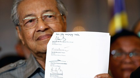 Malaysia thay đổi sau một đêm - Ảnh 1. Malaysia thay đổi sau một đêm - Ảnh 1.