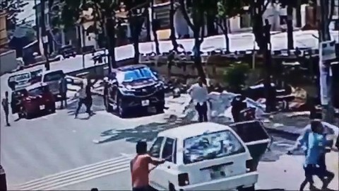 Vác dao kiếm, nổ súng như phim để đòi nợ tại Nam Định - Ảnh 2. Vác dao kiếm, nổ súng như phim để đòi nợ tại Nam Định - Ảnh 2.