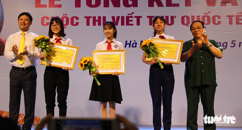 Học sinh lớp 8 là quán quân cuộc thi Viết thư quốc tế UPU tại Việt Nam - Ảnh 2. Học sinh lớp 8 là quán quân cuộc thi Viết thư quốc tế UPU tại Việt Nam - Ảnh 2.