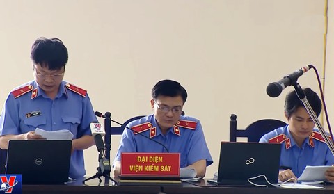 Ông Đinh La Thăng: 6 cấp lãnh đạo nhưng tôi phải chịu hết! - Ảnh 2. Ông Đinh La Thăng: 6 cấp lãnh đạo nhưng tôi phải chịu hết! - Ảnh 2.