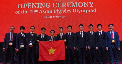 Việt Nam giành 4 HCV tại Olympic Vật lý châu Á năm 2018 - Ảnh 1. Việt Nam giành 4 HCV tại Olympic Vật lý châu Á năm 2018 - Ảnh 1.