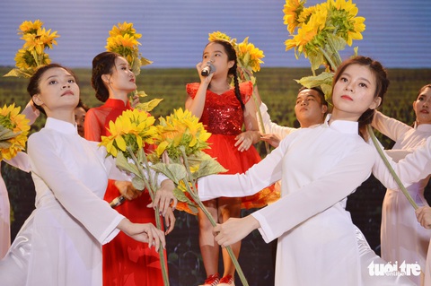 Đêm nhạc từ thiện gây quỹ cùng Ước mơ của Thúy - Ảnh 4. Đêm nhạc từ thiện gây quỹ cùng Ước mơ của Thúy - Ảnh 4.
