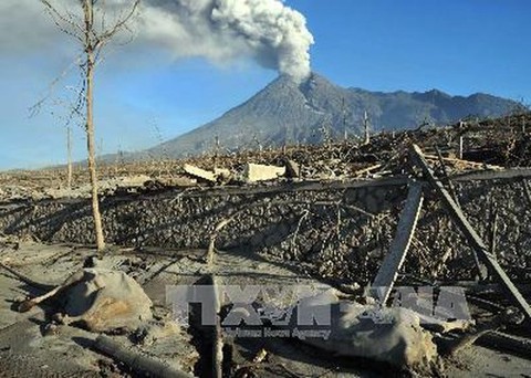 Núi lửa Merapi phun trào, Indonesia khẩn cấp sơ tán người dân - Ảnh 1. Núi lửa Merapi phun trào, Indonesia khẩn cấp sơ tán người dân - Ảnh 1.