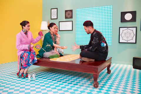 Với Bùa yêu, Bích Phương đích thực là đối thủ của Sơn Tùng? - Ảnh 8. Với Bùa yêu, Bích Phương đích thực là đối thủ của Sơn Tùng? - Ảnh 8.