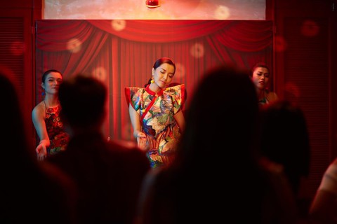 Với Bùa yêu, Bích Phương đích thực là đối thủ của Sơn Tùng? - Ảnh 7. Với Bùa yêu, Bích Phương đích thực là đối thủ của Sơn Tùng? - Ảnh 7.