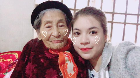 Cư dân mạng kể chuyện về bà khi xem ảnh cụ bà 76 tuổi vá áo - Ảnh 2. Cư dân mạng kể chuyện về bà khi xem ảnh cụ bà 76 tuổi vá áo - Ảnh 2.