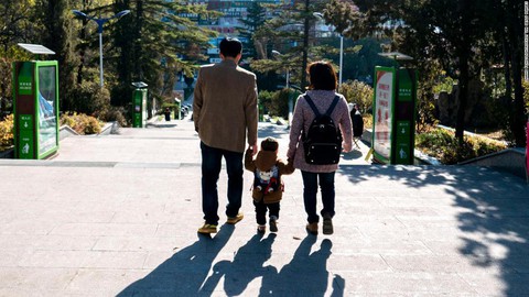 Ngày của mẹ: Khi phụ nữ vùi đầu làm việc đến quên làm mẹ, vô sinh - Ảnh 3. Ngày của mẹ: Khi phụ nữ vùi đầu làm việc đến quên làm mẹ, vô sinh - Ảnh 3.