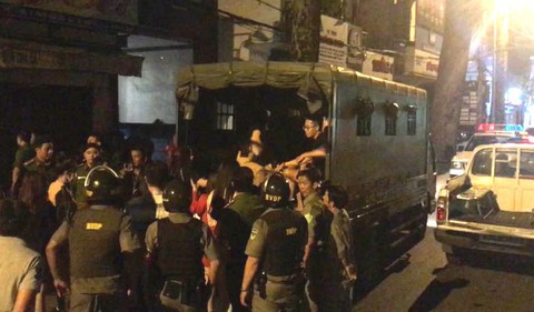 Đột kích nhà hàng ‘khiêu dâm’, kiểm tra ma túy 92 người - Ảnh 2. Đột kích nhà hàng ‘khiêu dâm’, kiểm tra ma túy 92 người - Ảnh 2.