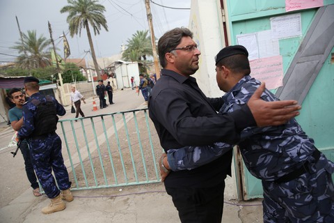 Dân Iraq không thèm đi bỏ phiếu vì chán giới chính trị tham nhũng - Ảnh 3. Dân Iraq không thèm đi bỏ phiếu vì chán giới chính trị tham nhũng - Ảnh 3.