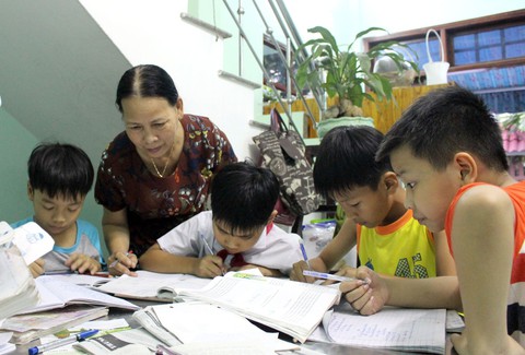 Lớp học ở xóm biển nghèo - Ảnh 1. Lớp học ở xóm biển nghèo - Ảnh 1.