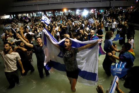 Eurovision: ca sĩ Israel chiến thắng nhờ #MeToo? - Ảnh 4. Eurovision: ca sĩ Israel chiến thắng nhờ #MeToo? - Ảnh 4.