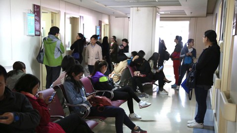 Ngày của mẹ: Khi phụ nữ vùi đầu làm việc đến quên làm mẹ, vô sinh - Ảnh 4. Ngày của mẹ: Khi phụ nữ vùi đầu làm việc đến quên làm mẹ, vô sinh - Ảnh 4.