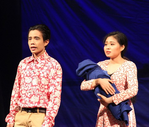 Hồng Vân truyền dạy cho nghệ sĩ trẻ học cách để làm sân khấu - Ảnh 1. Hồng Vân truyền dạy cho nghệ sĩ trẻ học cách để làm sân khấu - Ảnh 1.